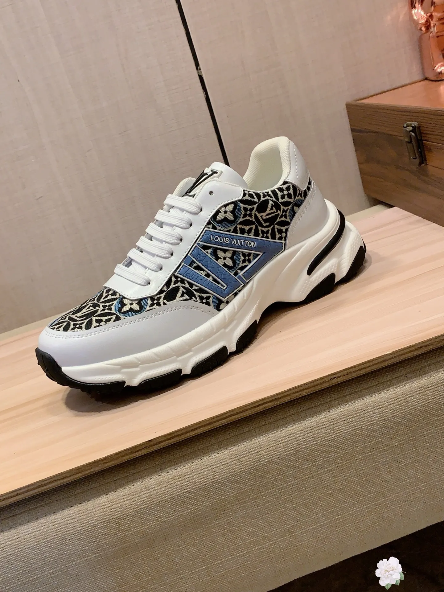 Men's Men's Shoes 💰460💰💰🎩🎩[Lightning][Lightning] "Lv*" The latest and most popular casual shoes, top brands [Seduce] Luxury ~ Purchasing Agency, Top ~ Quality. [Strong] The upper is made of imported breathable cowhide with material ➕ breathable sheepskin feet (•) and fine workmanship. The original stylish and stylish soft rubber wear-resistant and non-slip outsole is light and comfortable on the feet. The real thing looks better when photographed in person. 111: code: 38-44, 3️⃣ colors selected